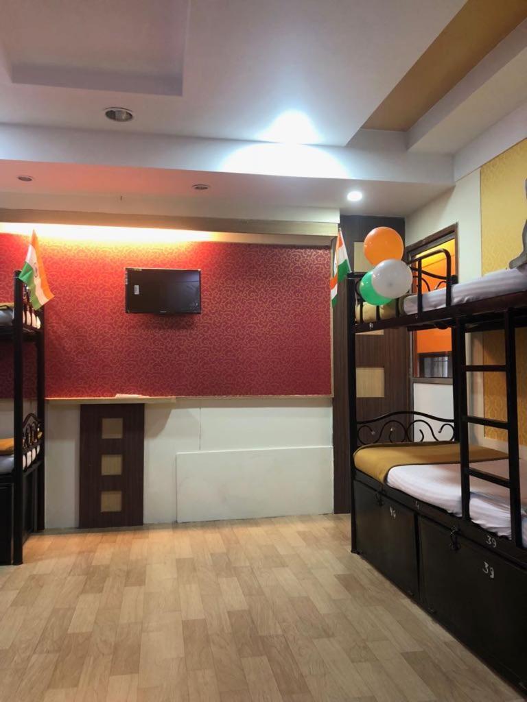 Bandra Dormitory Only For Indian Mumbai Exterior photo